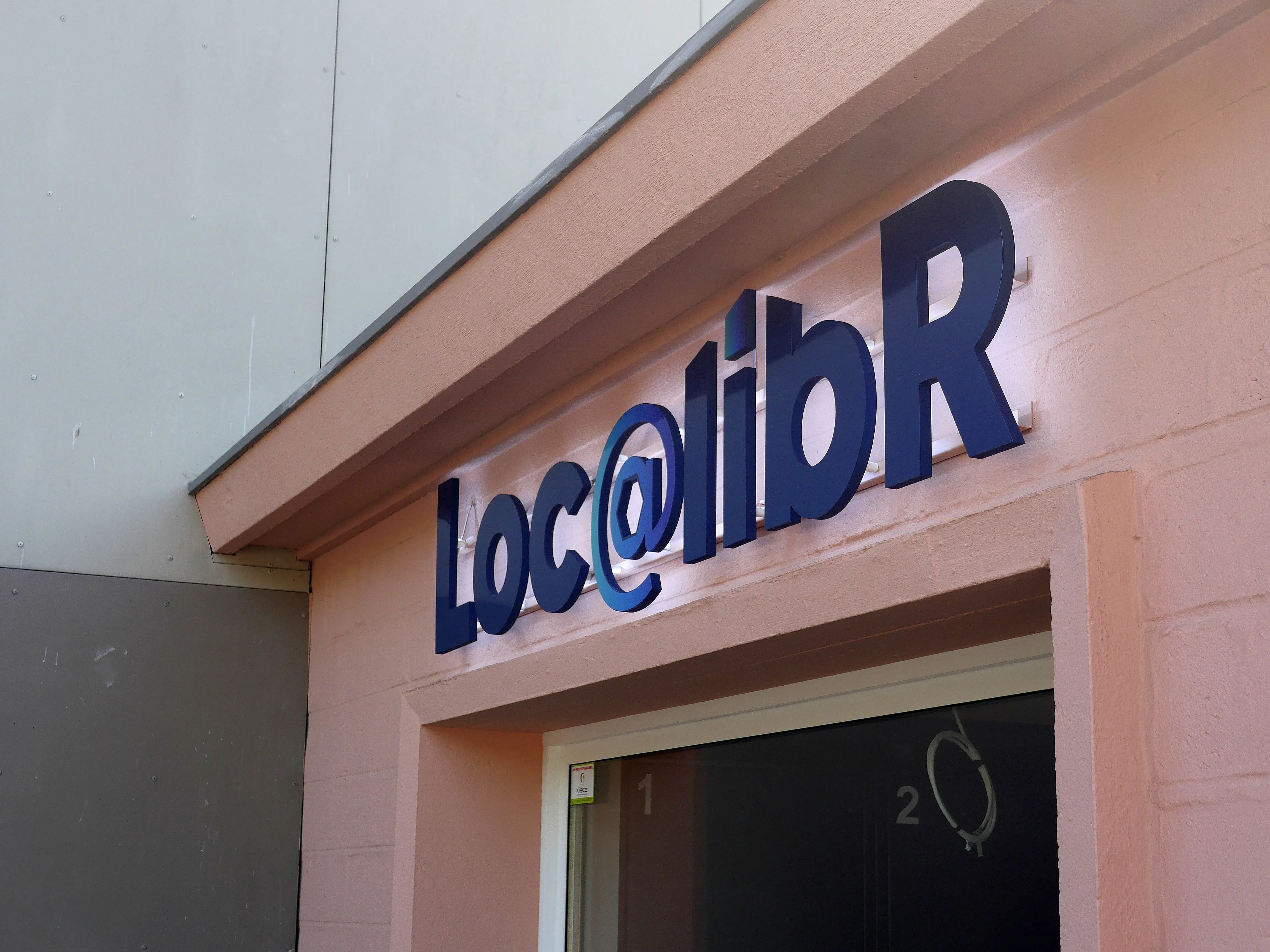 UN LOCALIBR VERSION CITY