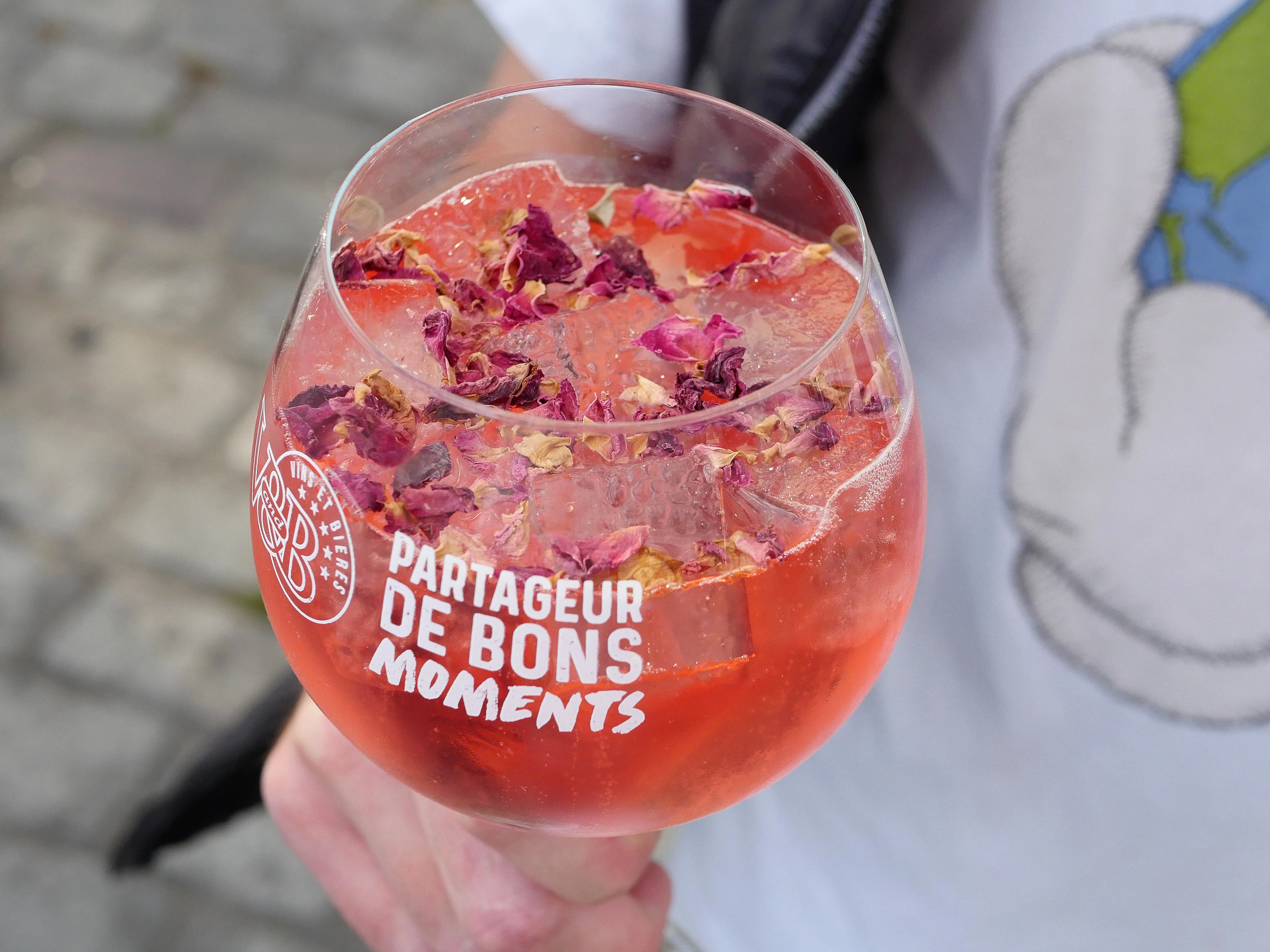 AMIENS SE MOBILISE... EN ROSE