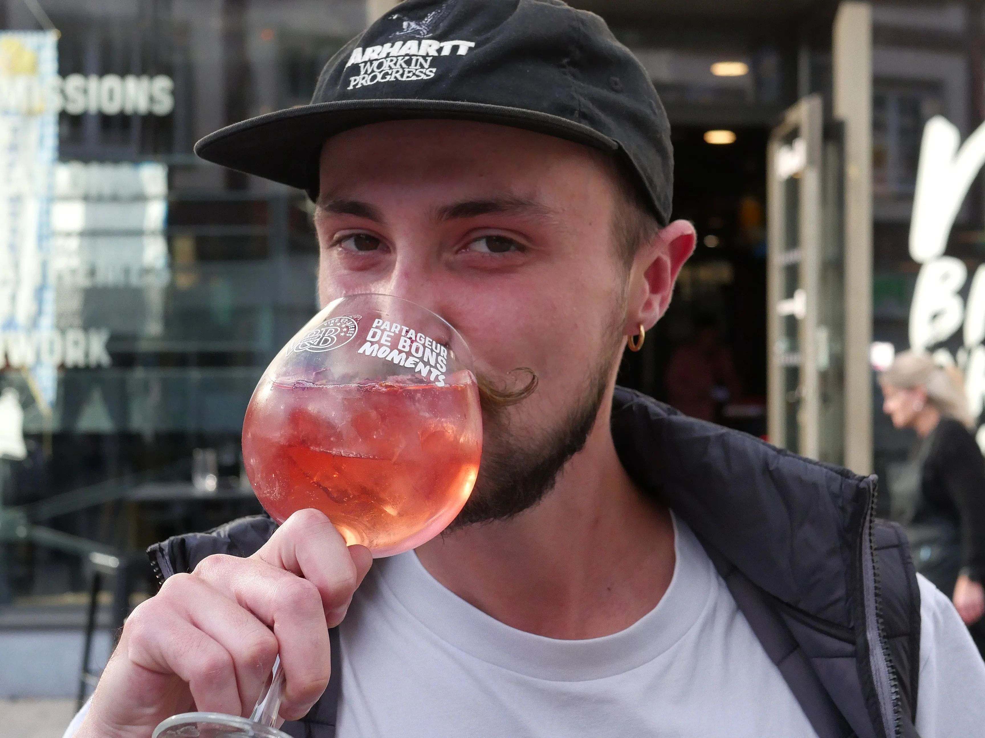 AMIENS SE MOBILISE... EN ROSE