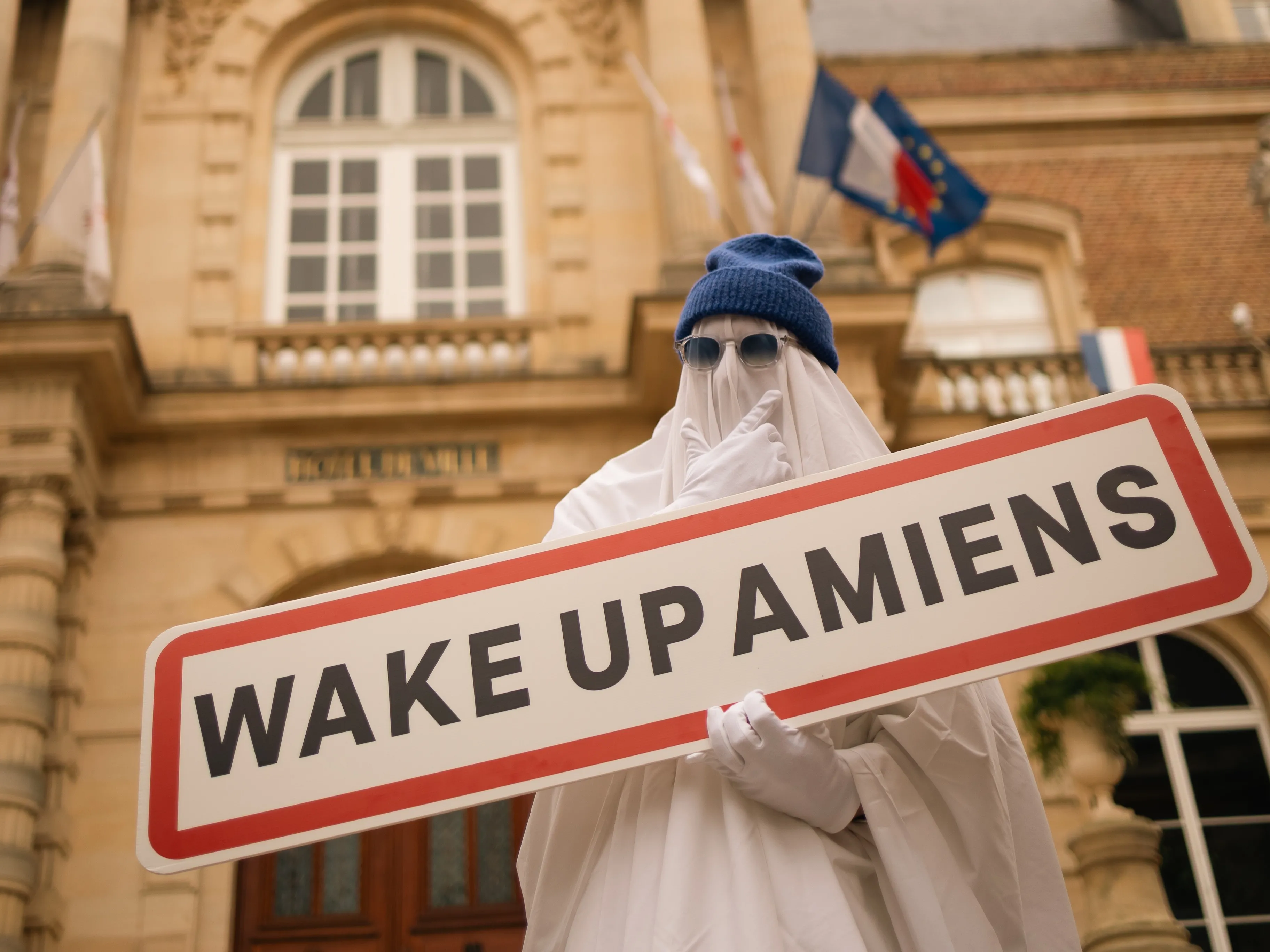 LE FANTÔME DE L'HÔTEL DE VILLE