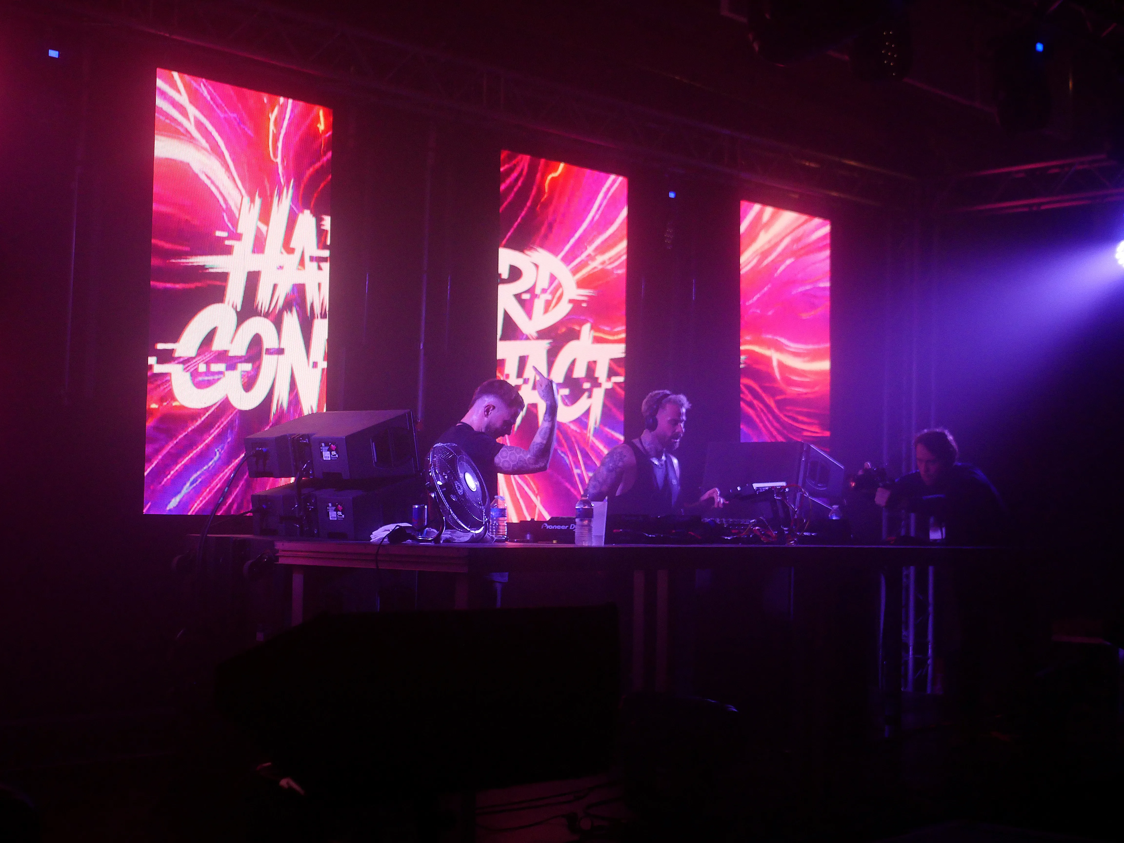 UNE PREMIÈRE QUI MARQUE LE HARD