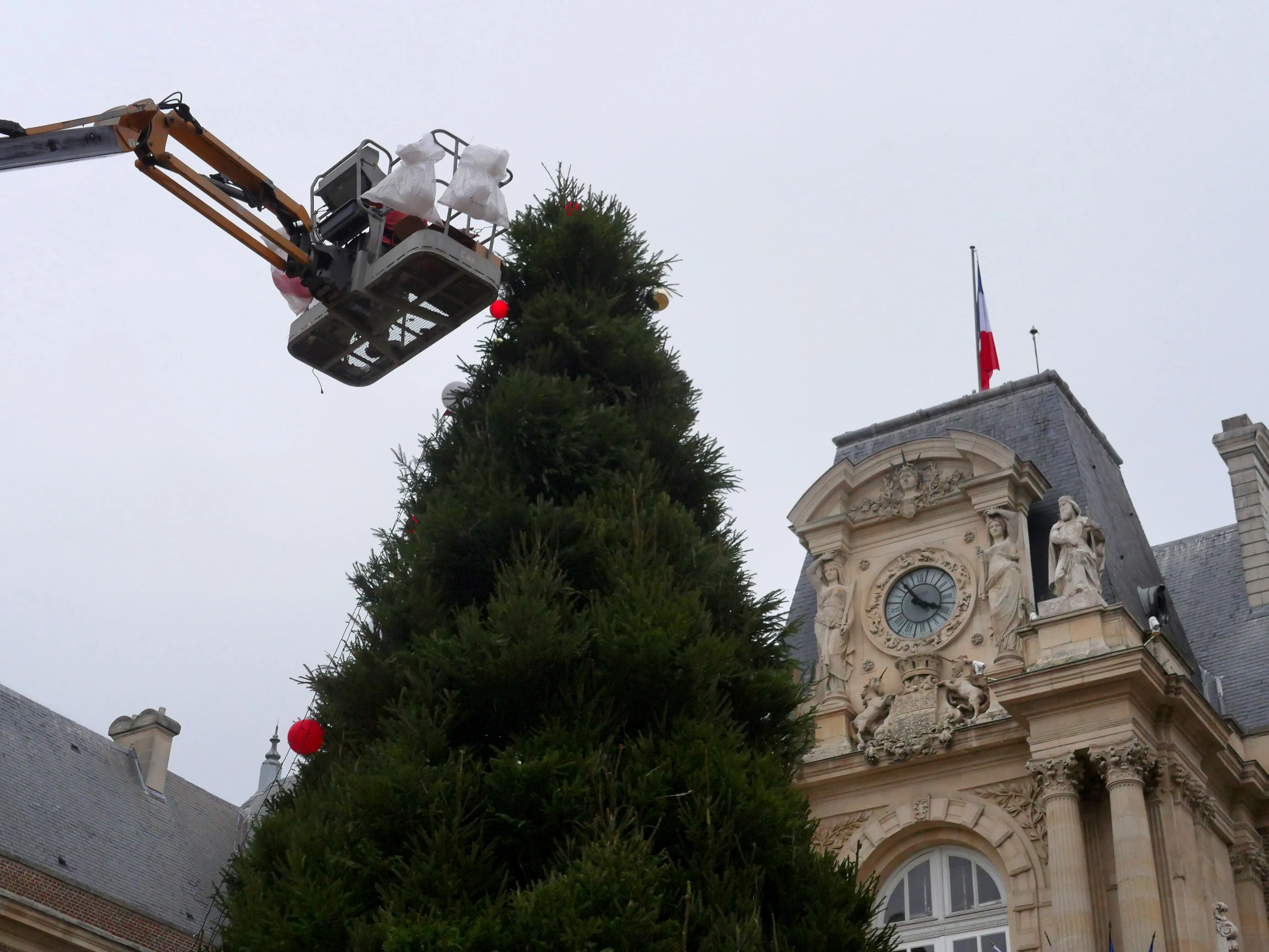 LES MAGICIENS DU GRAND SAPIN