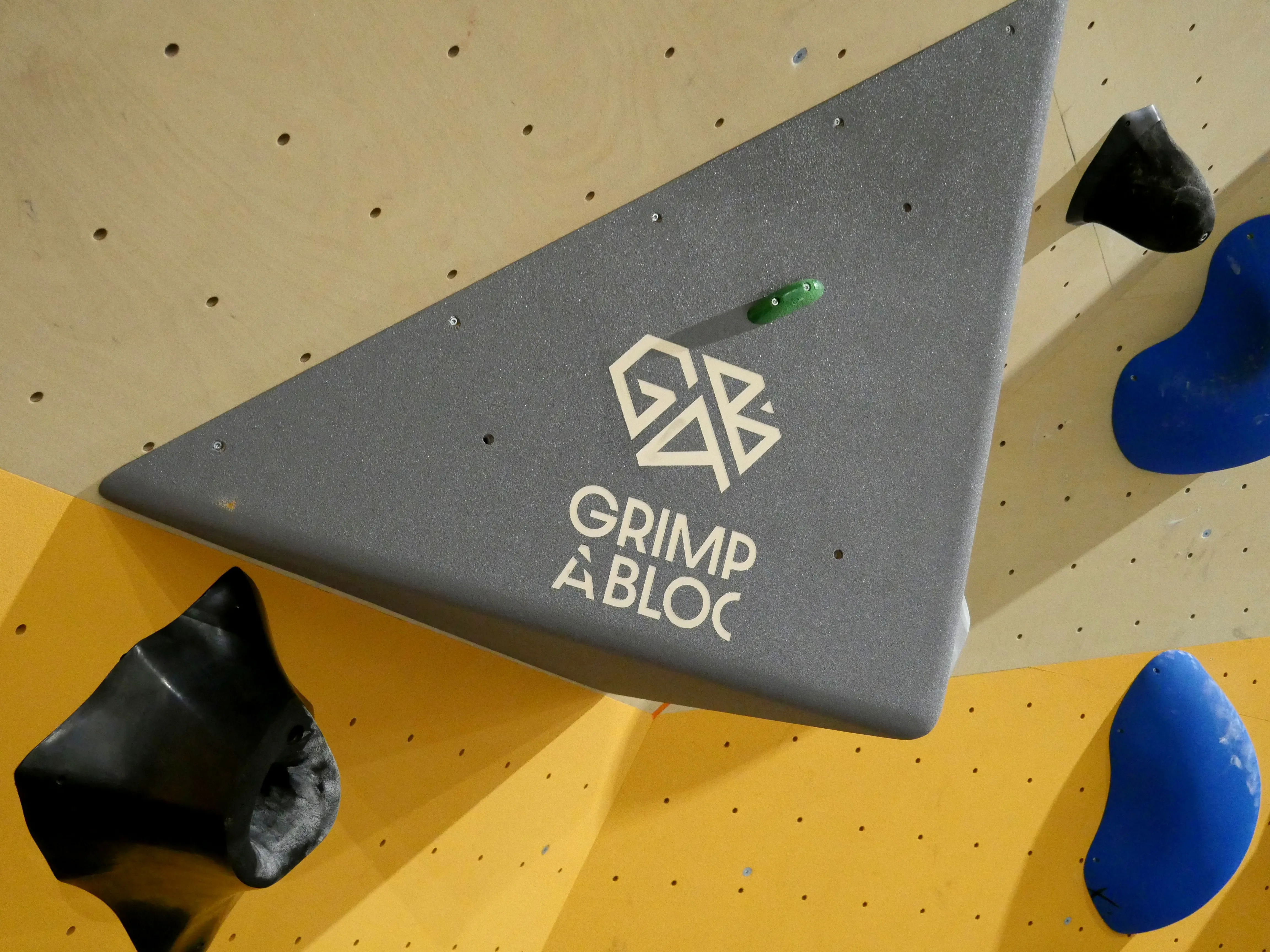 UNE SALLE D'ESCALADE GÉANTE