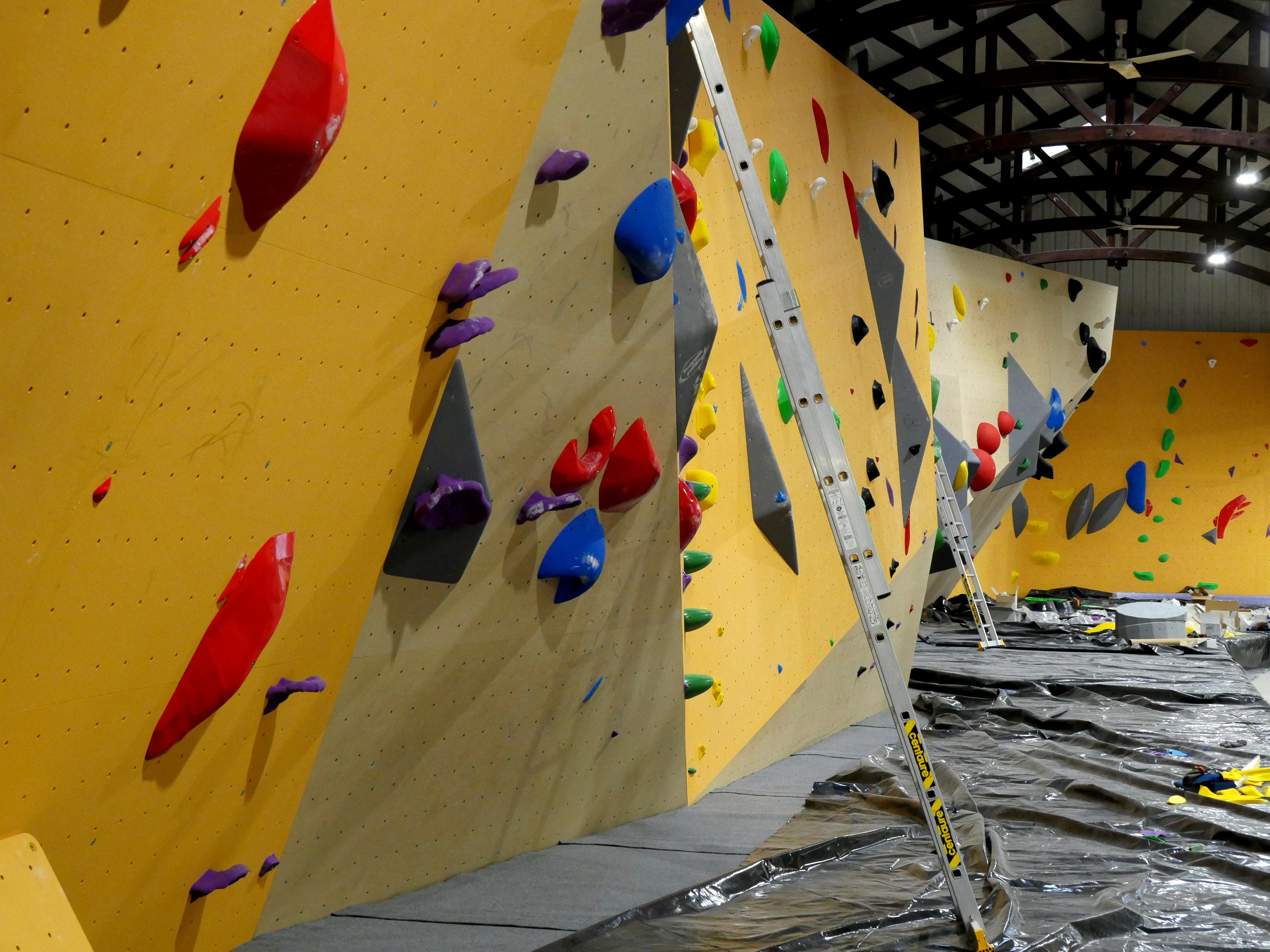 UNE SALLE D'ESCALADE GÉANTE