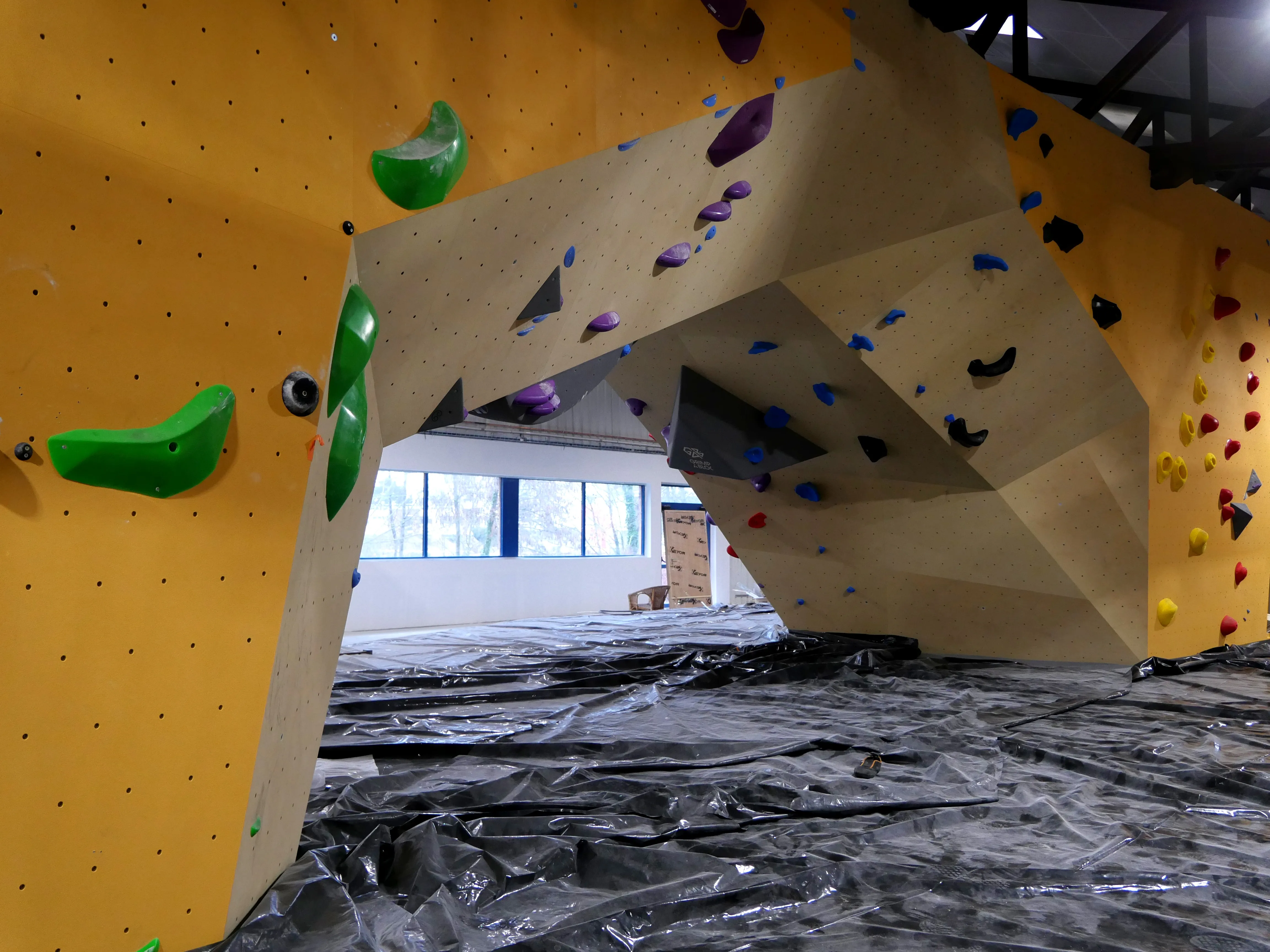 UNE SALLE D'ESCALADE GÉANTE