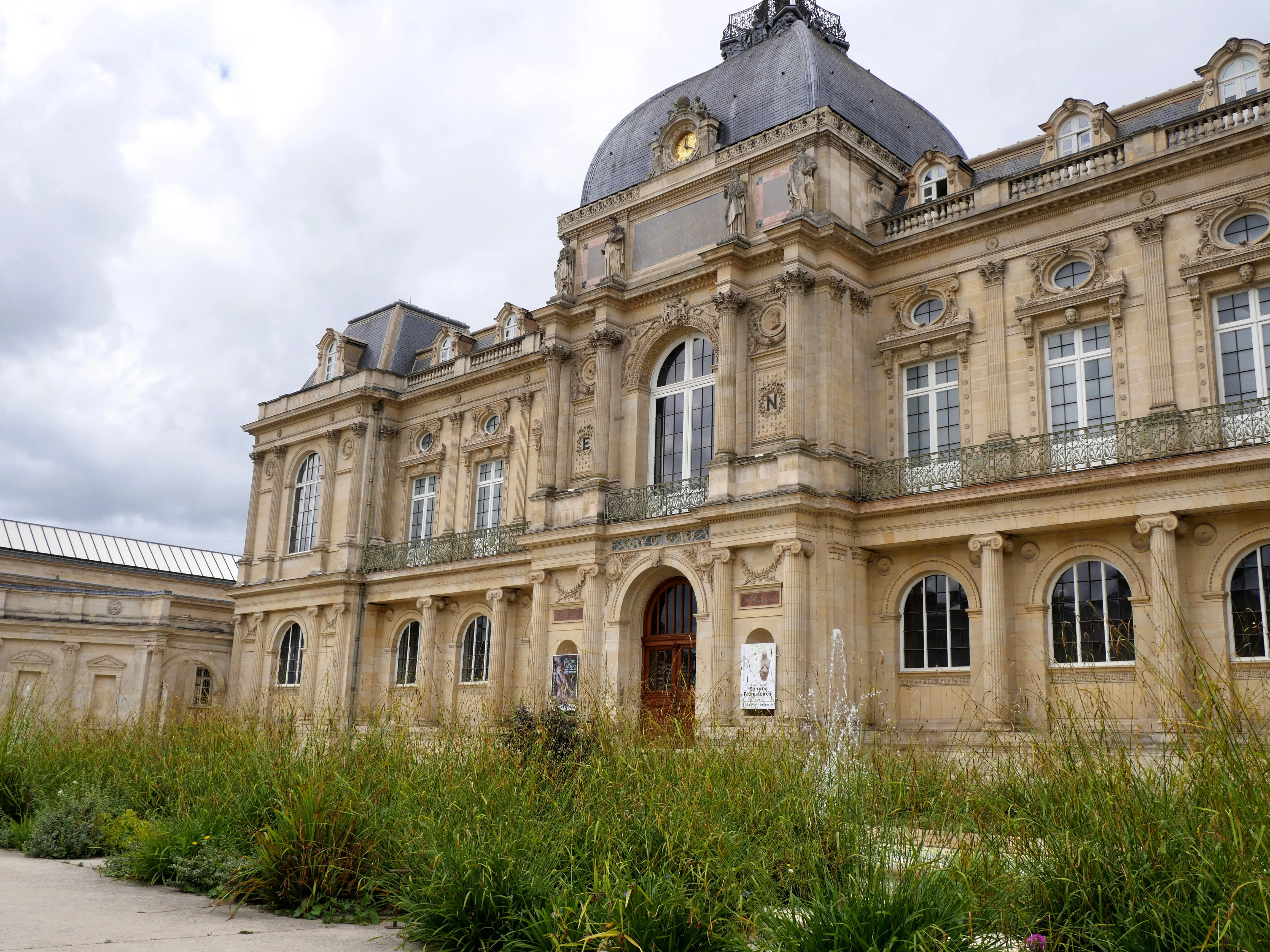 LA SOMME DES PRÉHISTOIRES