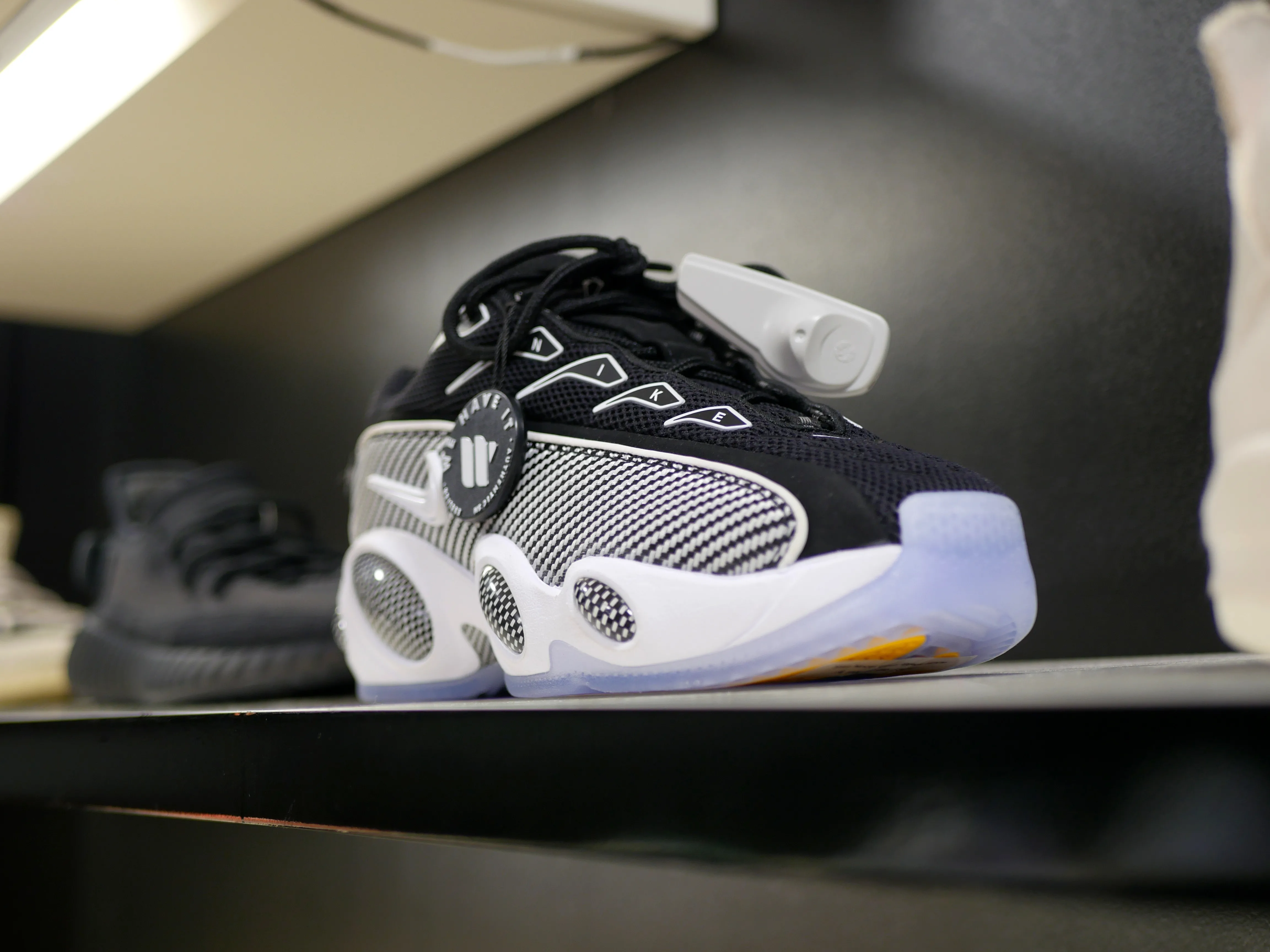 WE HAVE IT AUX GALERIES