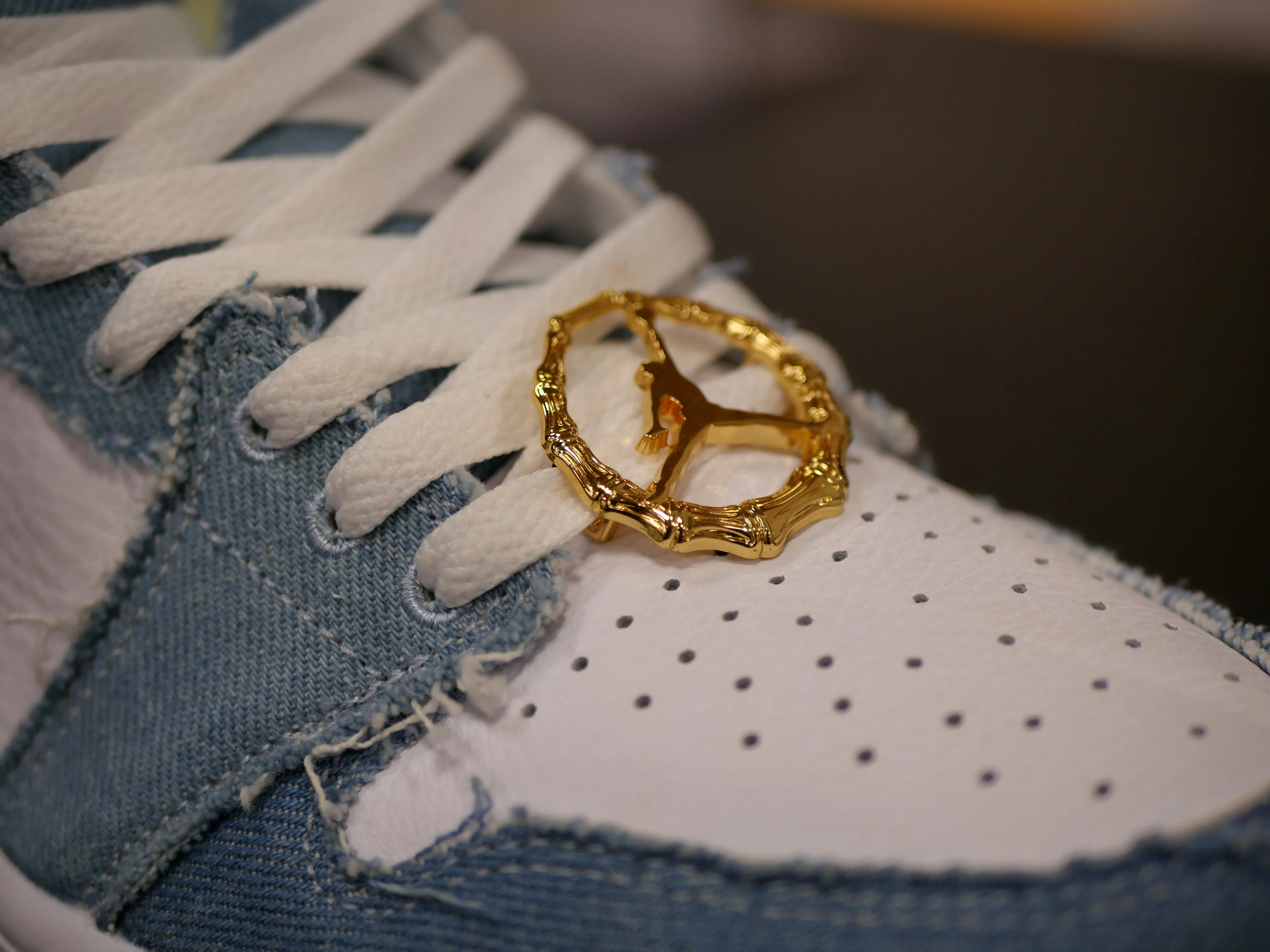 WE HAVE IT AUX GALERIES