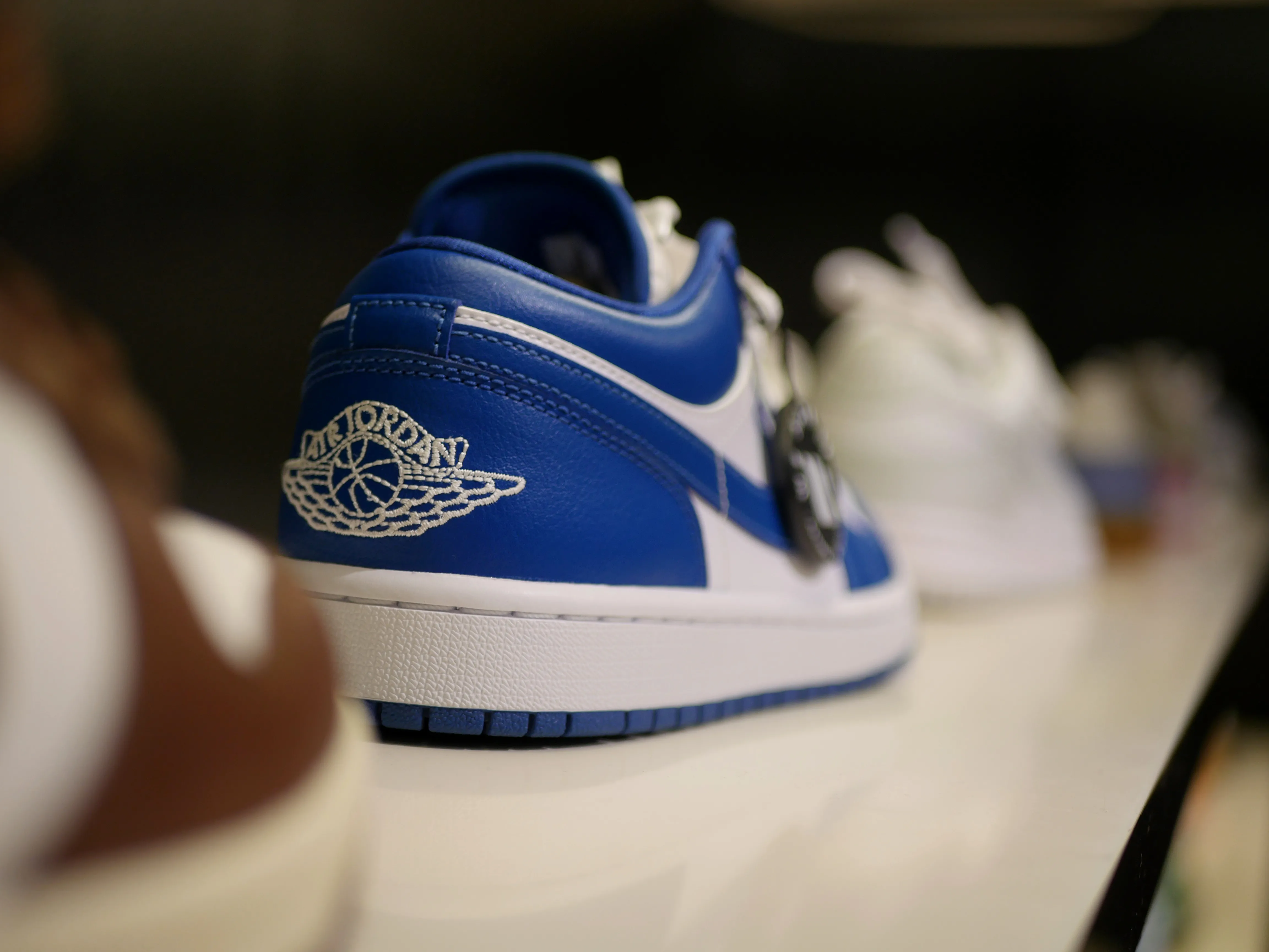 WE HAVE IT AUX GALERIES