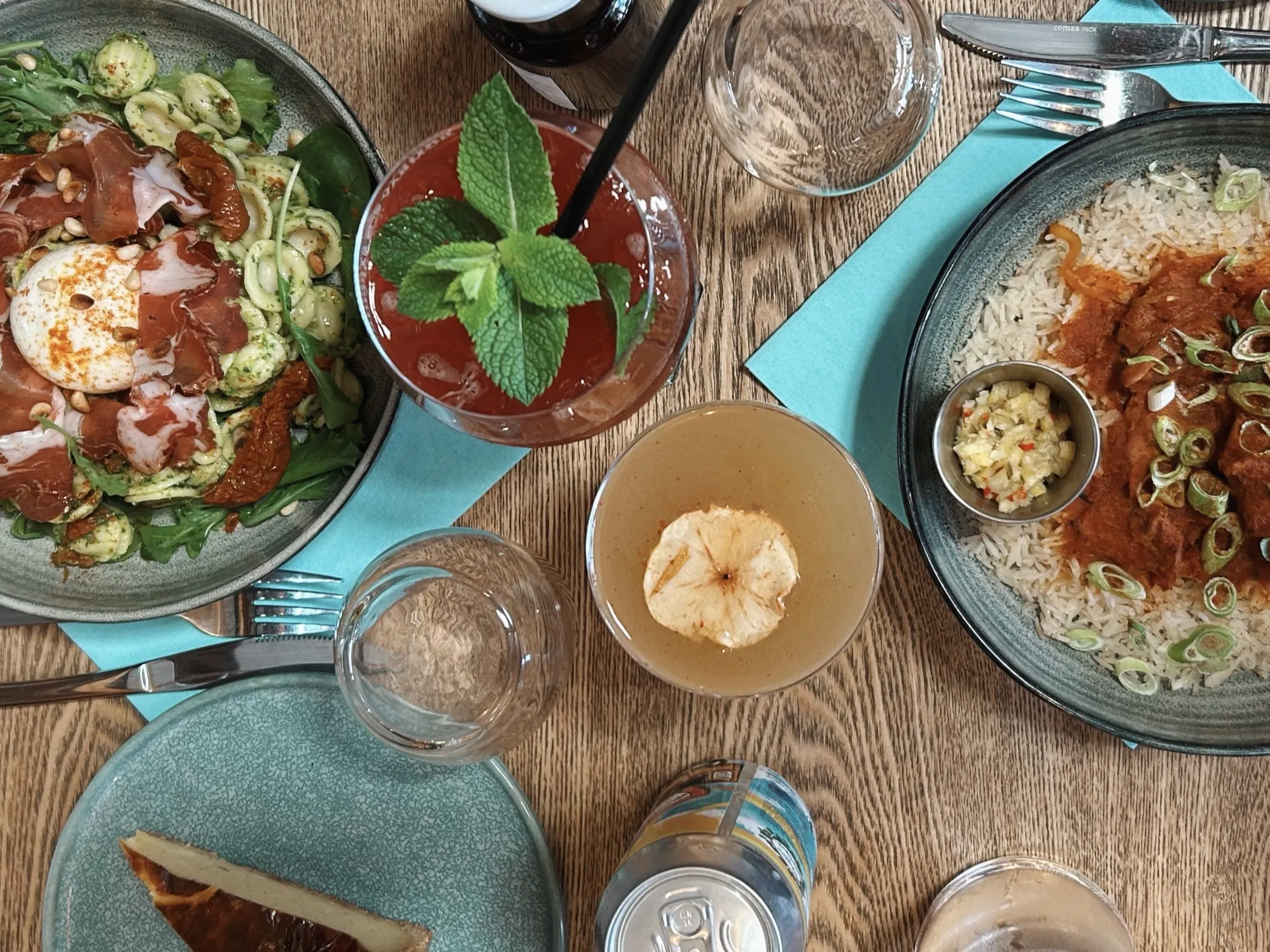 Restaurant convivial, fait maison et ambiance unique chez Grimp’A Bloc