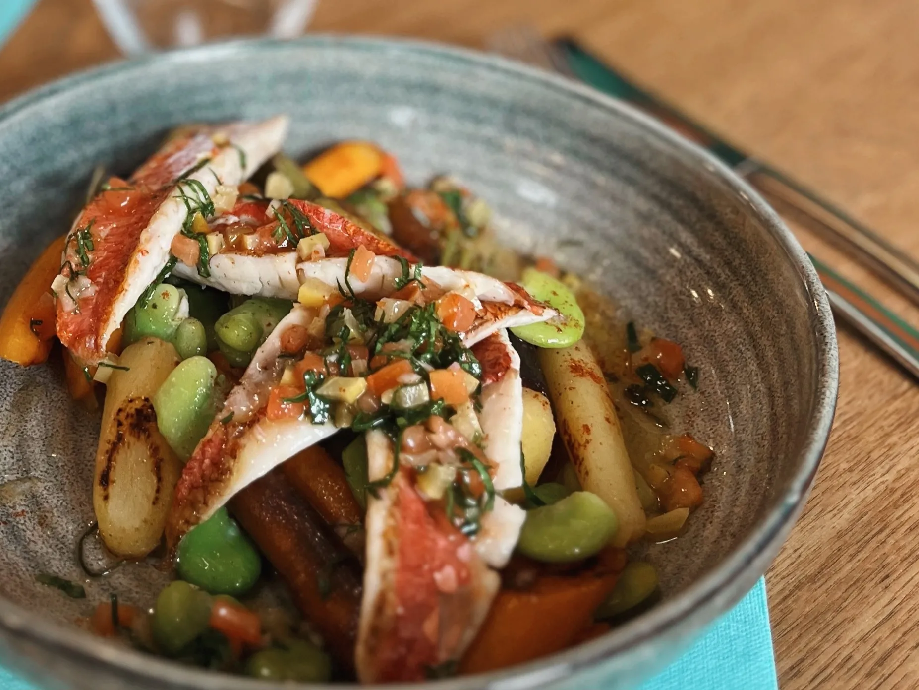 Restaurant convivial, fait maison et ambiance unique chez Grimp’A Bloc