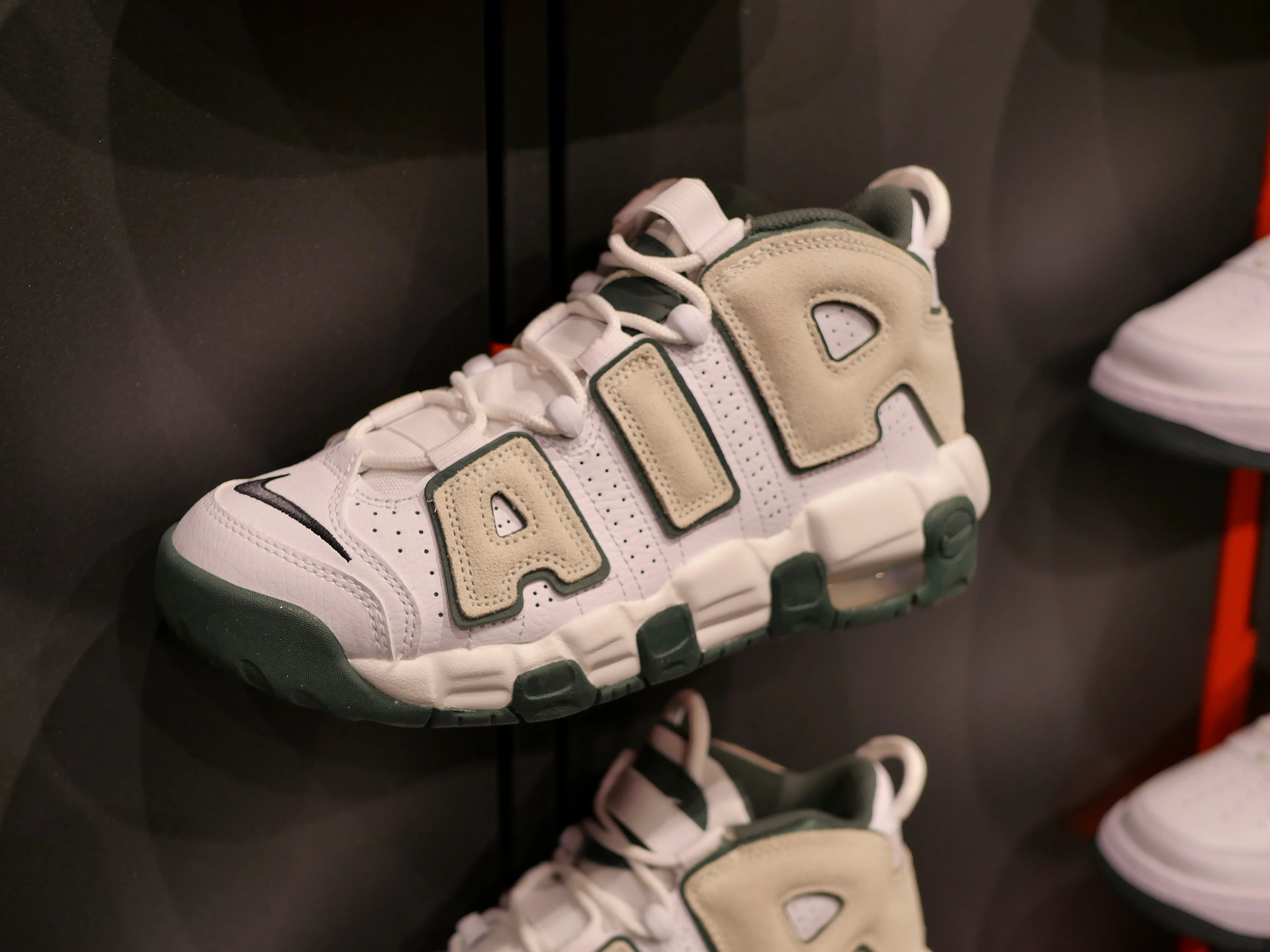 La plus grande boutique de sneakers d'Amiens